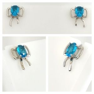 NWOT Bow tie shaped earrings